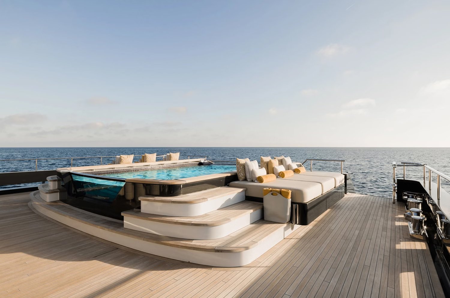 221-Motor-Yacht-Loon-@motoryachtloon-Main-Deck-Pool-