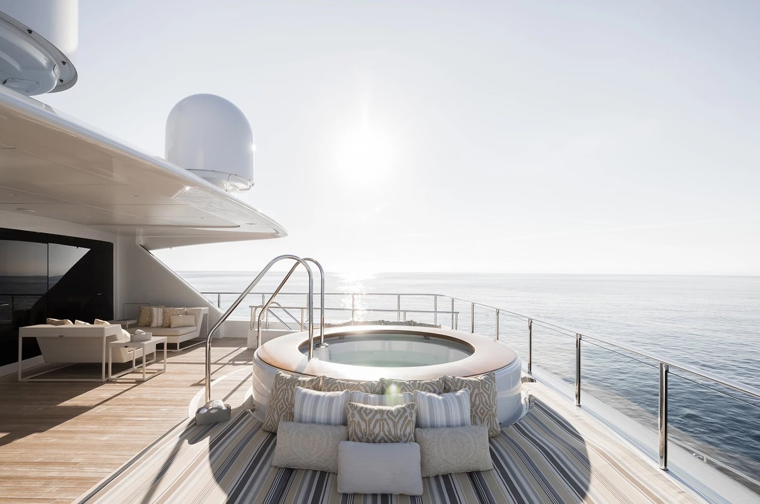 221-Motor-Yacht-Loon-@motoryachtloonWhirlpool-on-Bridge-Deck