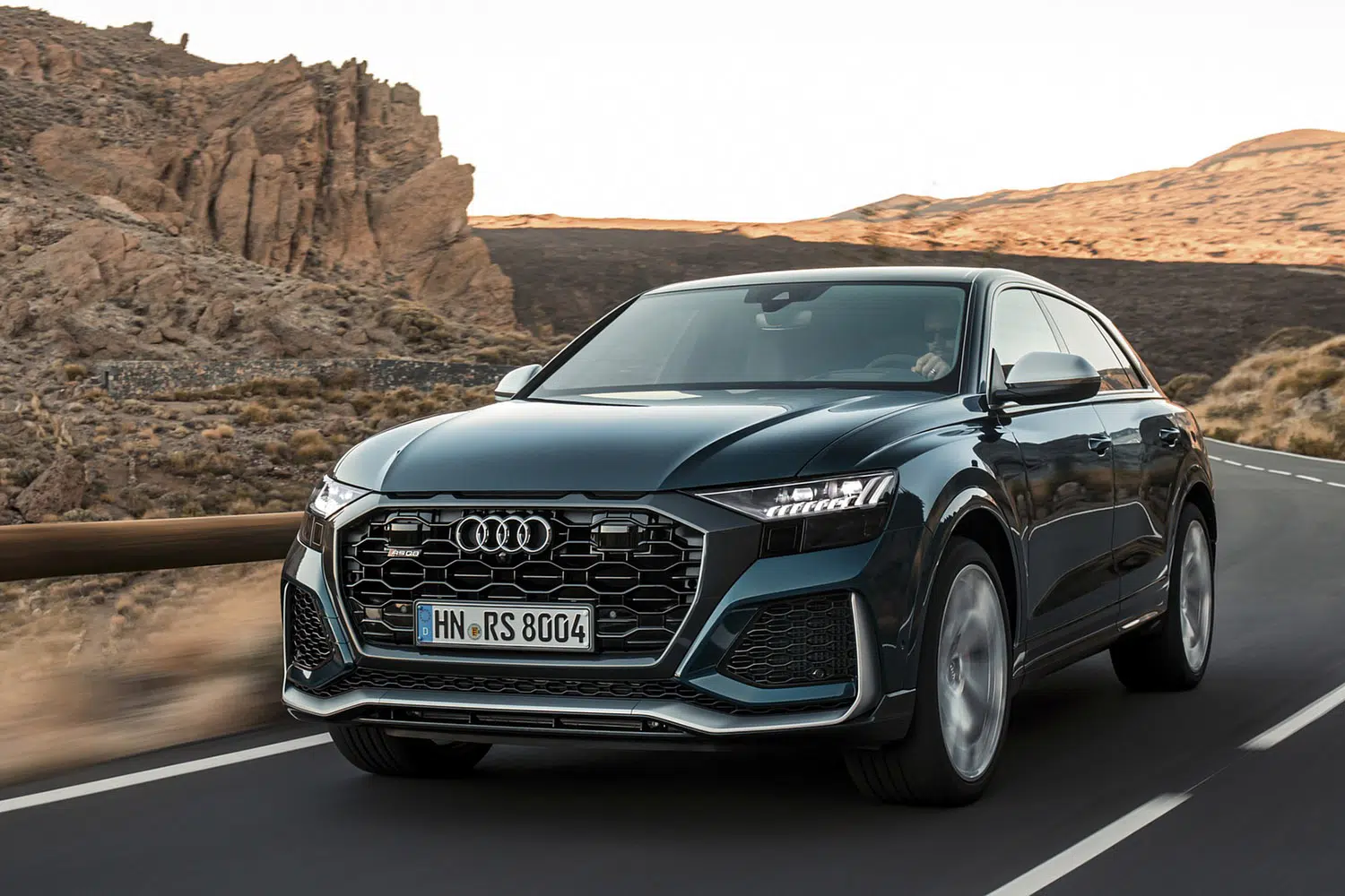 Audi-RSQ8-06