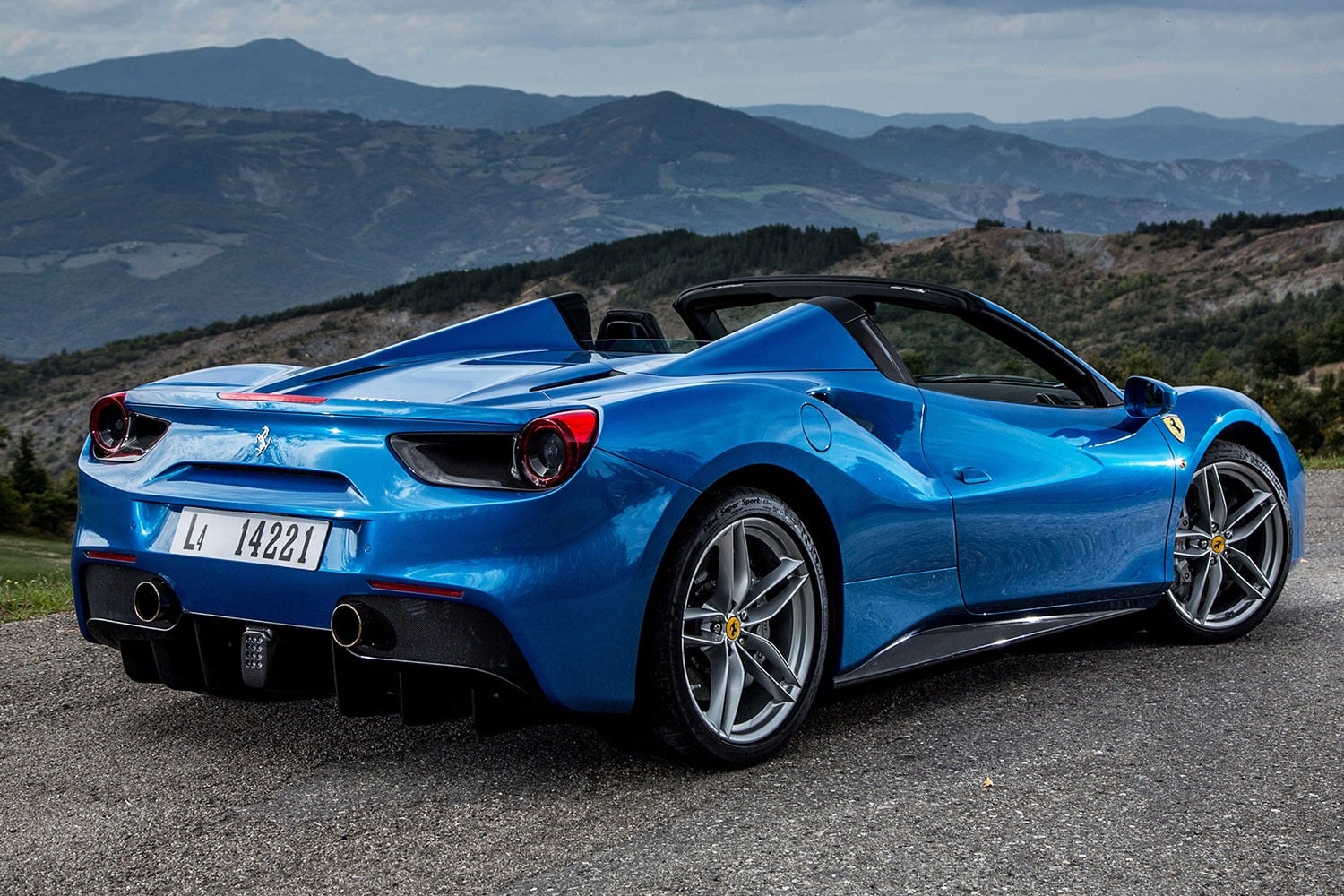 Ferrari-488-Spider-01