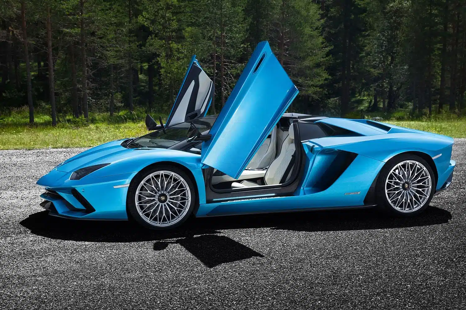 Lamborghini-Aventador-S-Roadster-03