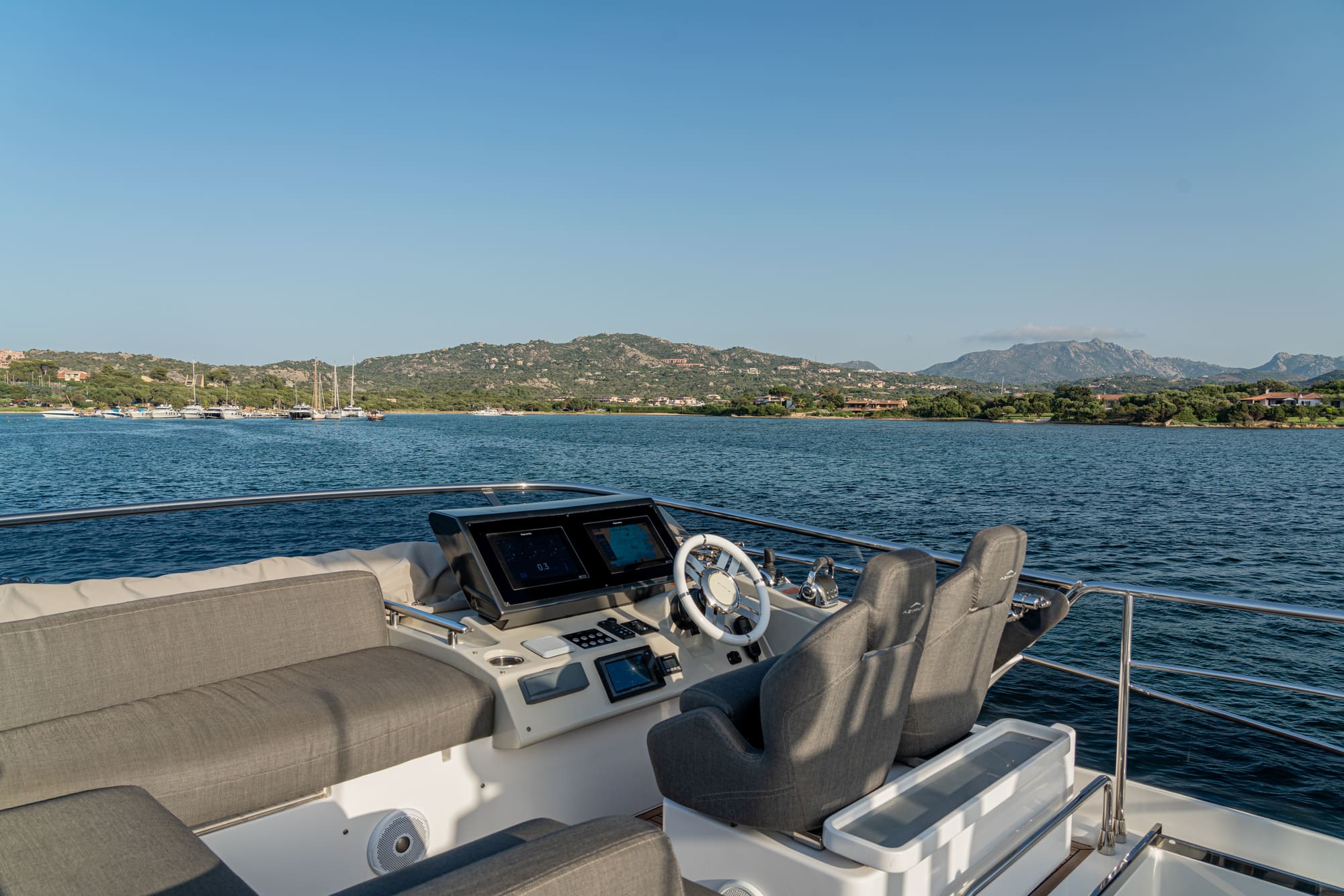 Yacht-Manara-I-Azimut-S7-8